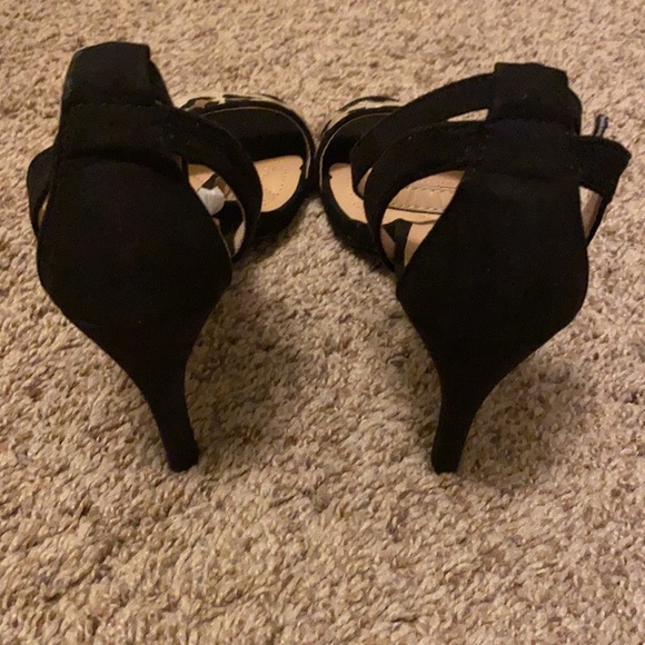 New Betani ankle strap cheetah sandals - Picture 2 of 4